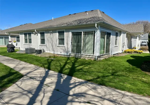 2nd image of 5 White Oak Ct, Coram, NY 11727