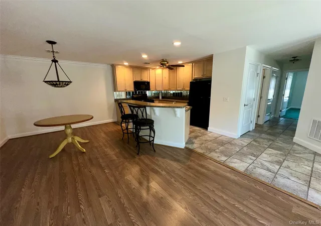 5th image of 5 White Oak Ct, Brookhaven, NY 11727