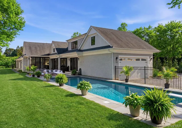 Photo 3 of Single family home for sale at 4 Post Ln, Quogue, NY 11959 | MLS# 981938 | Listing updated on 2026-08-10