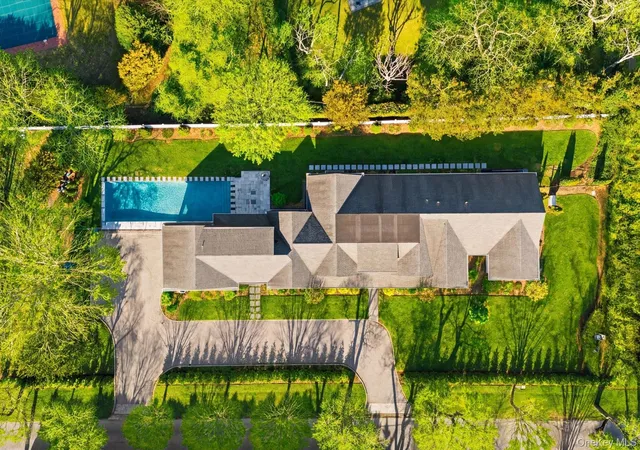 Photo 3 of Single family home for sale at 4 Post Ln, Quogue, NY 11959 | MLS# 981938 | Listing updated on 2026-08-10