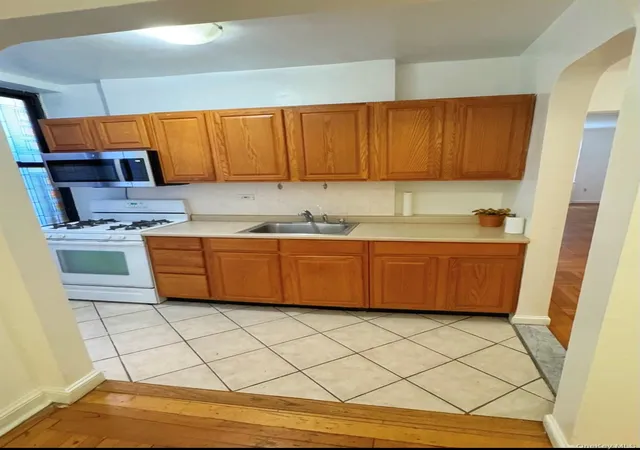 4th image of 3017 Riverdale Ave, New York, NY 10463