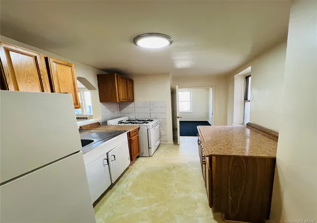 Photo 3 of Condo for sale at 2385 Barker Ave #2U, Bronx, NY 10467 | MLS# 982010 | Listing updated on 2026-07-24
