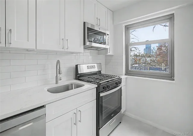 3rd image of 21-85 34Th Ave #3B, Astoria, NY 11106 | MLS# 982020