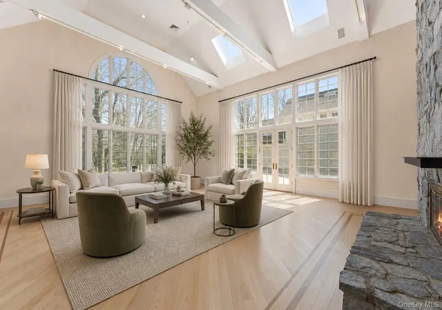 Photo 4 of Single family home for sale at 2 High Point Ter, Scarsdale, NY 10583 | MLS# 982066 | Listing updated on 2026-09-03