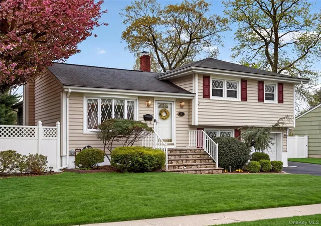 2nd image of 37 Maplewood Blvd, Suffern, NY 10901 | MLS# 982087