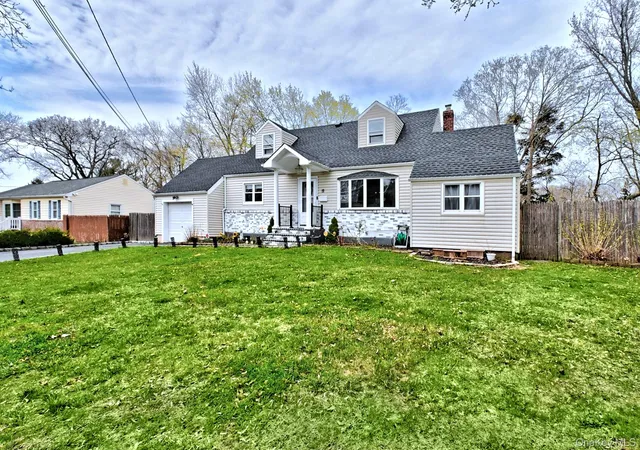 Photo 3 of Single family home for sale at 12 Bruce Ln, Smithtown, NY 11754 | MLS# 982095 | Listing updated on 2026-08-22
