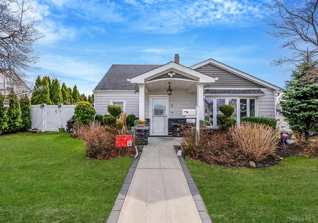 4th image of 2 Drake Ln, Hempstead, NY 11756 | MLS# 982133