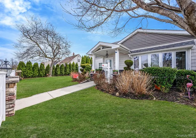 5th image of 2 Drake Ln, Hempstead, NY 11756 | MLS# 982133
