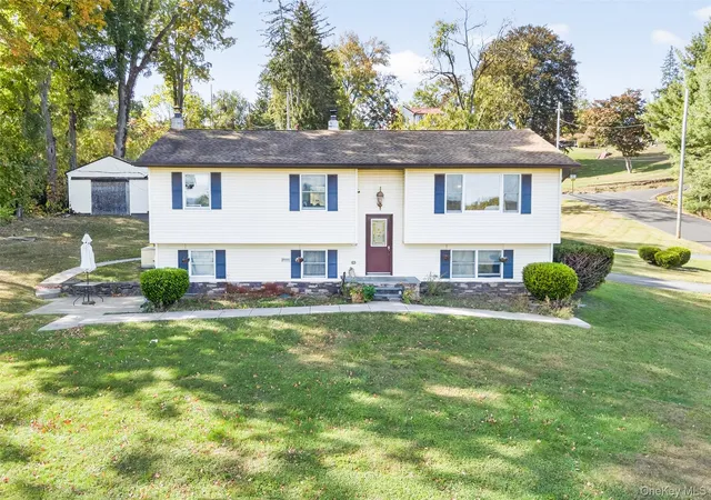 Photo 2 of Single family home for sale at 7 Mount Rose Rd, Marlboro, NY 12542 | MLS# 982168 | Listing updated on 2026-07-16