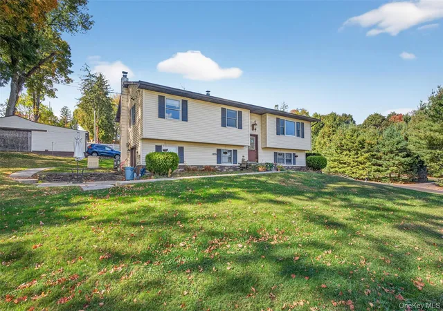 Photo 3 of Single family home for sale at 7 Mount Rose Rd, Marlboro, NY 12542 | MLS# 982168 | Listing updated on 2026-07-16