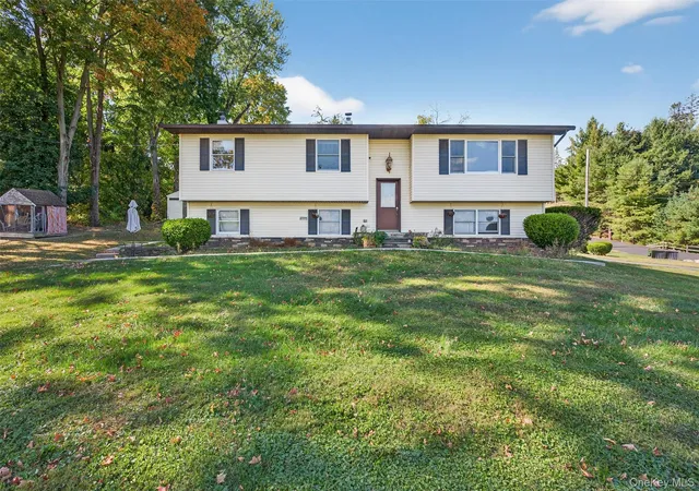 Photo 3 of Single family home for sale at 7 Mount Rose Rd, Marlboro, NY 12542 | MLS# 982168 | Listing updated on 2026-07-16