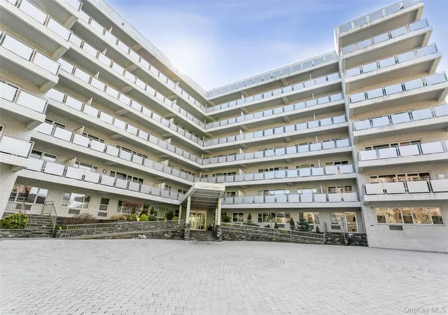 Photo 2 of Sale Pending at 300 Martine Ave #2J, White Plains, NY 10601 | MLS# 982176 | Listing updated on 2026-05-25