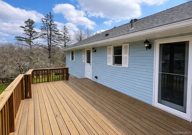 Homes for sale in Warwick (town), NY | 4 Claire Ann Dr, Warwick (town), NY 10990 | MLS# 982178
