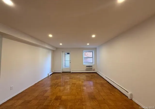 Homes for sale in North Hempstead, NY | 101 Lincoln Ave #1R, North Hempstead, NY 11501 | MLS# 982232