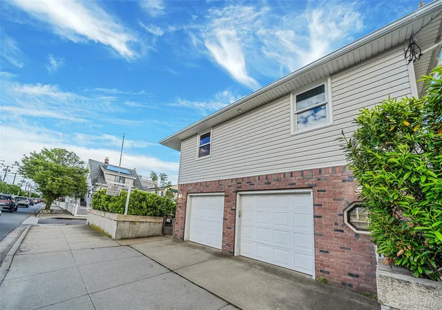 2nd image of 105 Vermont St, Long Beach, NY 11561 | MLS# 982241