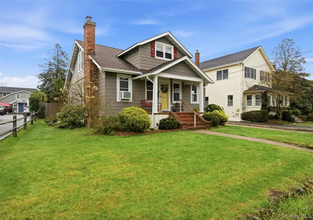 3rd image of 147 Church Ave, Islip, NY 11751 | MLS# 982285