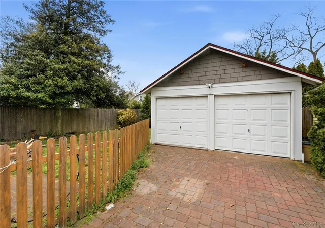 40th image of 147 Church Ave, Islip, NY 11751 | MLS# 982285