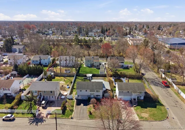 2nd image of 106 Bergold St, Islip, NY 11717 | MLS# 982291