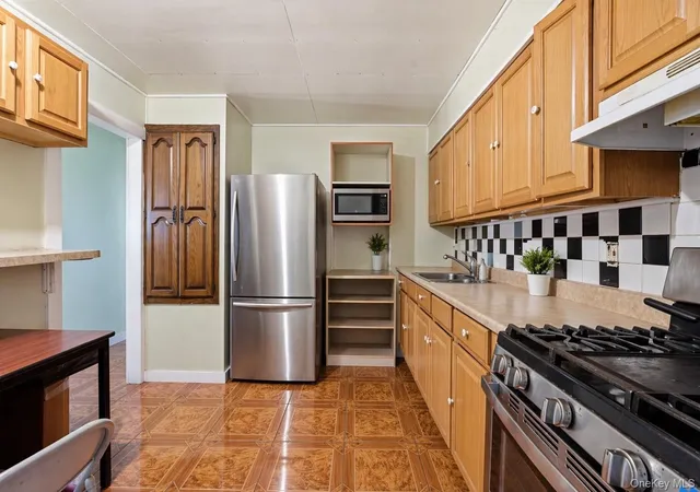 3rd image of 106 Bergold St, Islip, NY 11717 | MLS# 982291