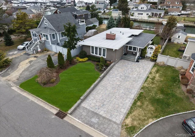 3rd image of 17 Central Ave, Amityville, NY 11701 | MLS# 982309