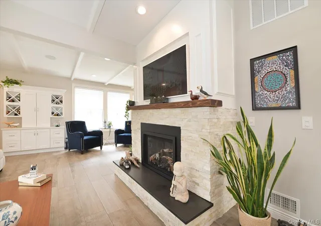 5th image of 17 Central Ave, Amityville, NY 11701 | MLS# 982309