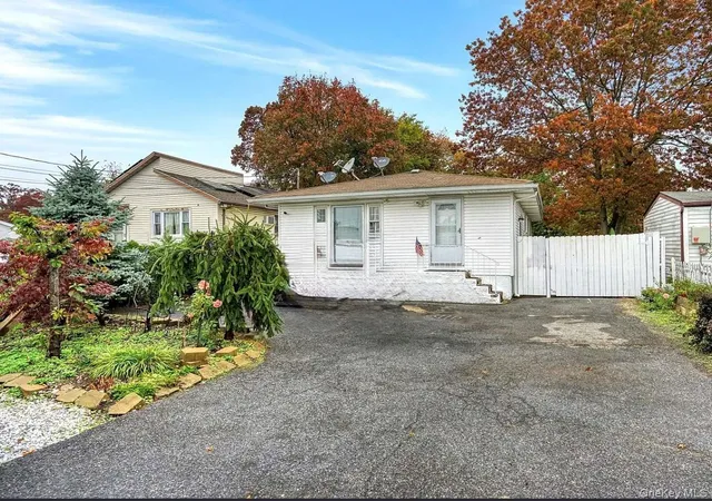 2nd image of 43 Johnson Ave, Ronkonkoma, NY 11779 | MLS# 982313