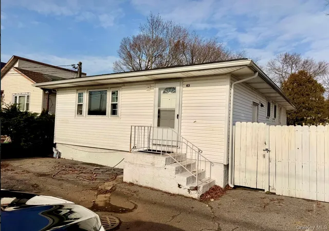 3rd image of 43 Johnson Ave, Ronkonkoma, NY 11779 | MLS# 982313