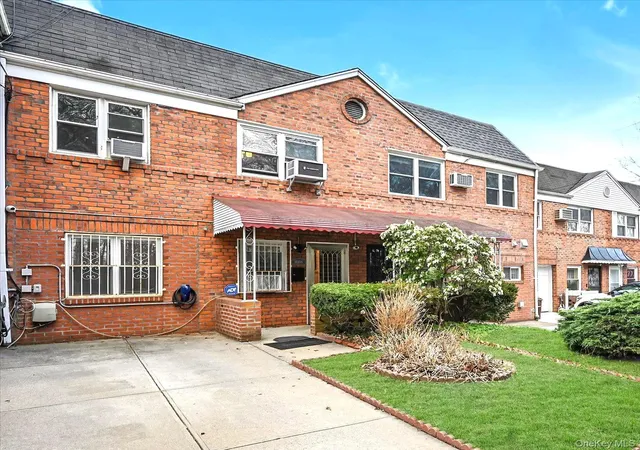 Homes for sale in New York, NY | 16108 Booth Memorial Ave, New York, NY 11365 | MLS# 982317