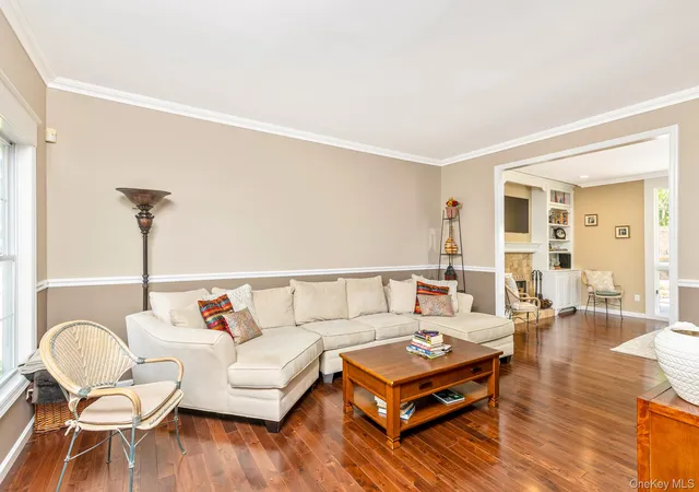 3rd image of 17 Dorfer Ln, Nesconset, NY 11767 | MLS# 982326