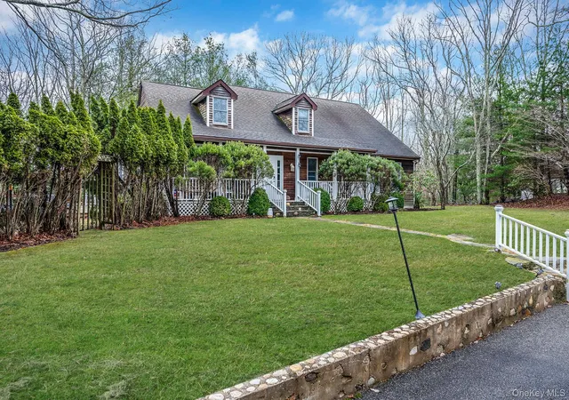 2nd image of 128 Springy Banks Rd, East Hampton, NY 11937 | MLS# 982358