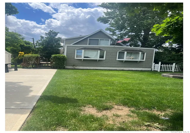 Photo 3 of Sale Pending at 32 Coolidge St, Hempstead, NY 11710 | MLS# 982371 | Listing updated on 2026-09-19
