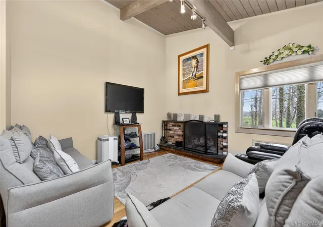 Photo 4 of Sale Pending at 43 Highwood Rd, Oyster Bay, NY 11732 | MLS# 982381 | Listing updated on 2026-08-07