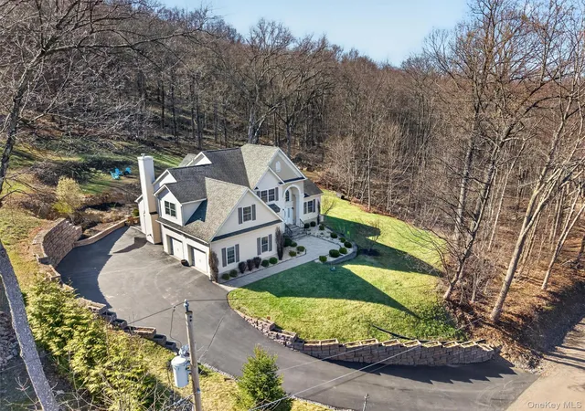 3rd image of 2 Pond Ridge Xing, Newburgh (town), NY 12550 | MLS# 982385