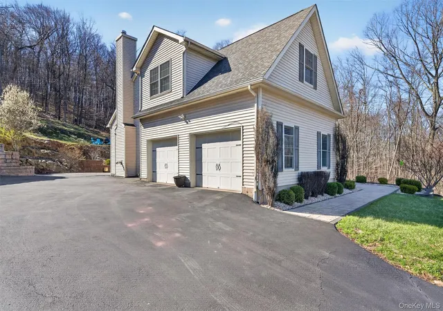 5th image of 2 Pond Ridge Xing, Newburgh (town), NY 12550 | MLS# 982385