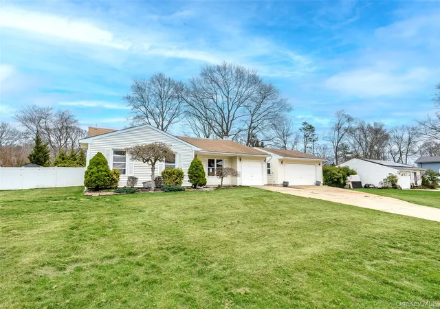 3rd image of 35 Timber Trail Ln, Medford, NY 11763 | MLS# 982399