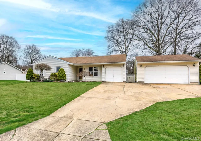 4th image of 35 Timber Trail Ln, Medford, NY 11763 | MLS# 982399