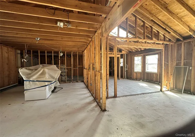 3rd image of 38 Happy Acres Dr, Shirley, NY 11967 | MLS# 982404