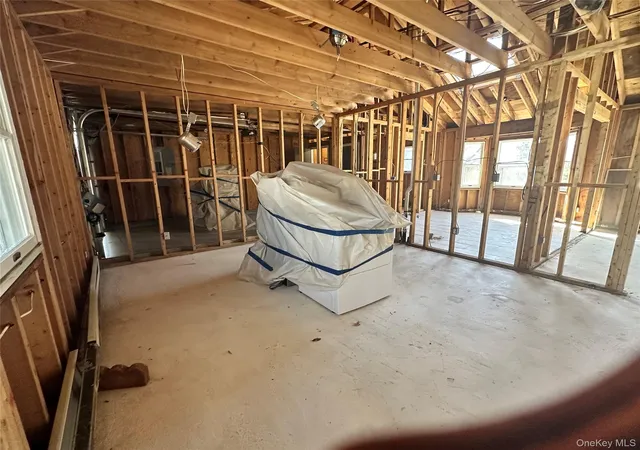 4th image of 38 Happy Acres Dr, Shirley, NY 11967 | MLS# 982404