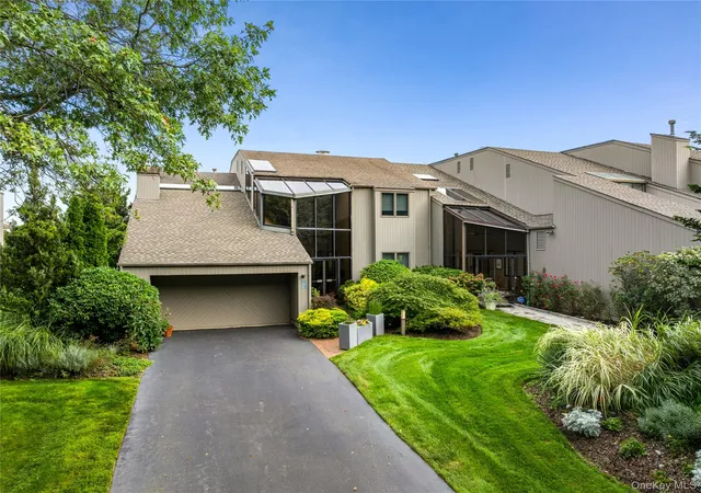Photo 1 of Single family home for sale at 6 Lady Janes Way, Huntington, NY 11768 | MLS# 982429 | Listing updated on 2026-10-03