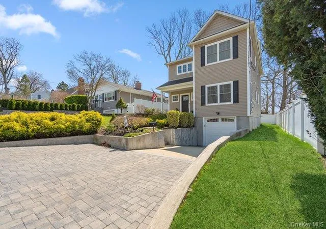 Photo 1 of Sale Pending at 4 Knollwood Ave, Bayville, NY 11709 | MLS# 982432 | Listing updated on 2026-09-08