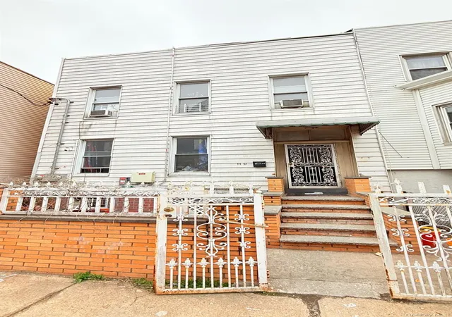 Photo 1 of Single family home for sale at 5117 34th Street, Long Island City, NY 11101 | MLS# 982447 | Listing updated on 2026-04-16