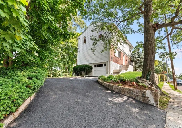 Photo 2 of Sale Pending at 106 Bronxville Rd, Yonkers, NY 10708 | MLS# 982509 | Listing updated on 2026-08-18