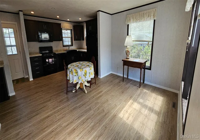 3rd image of 525-B26 Riverleigh Ave #B26, Riverhead, NY 11901 | MLS# 982528