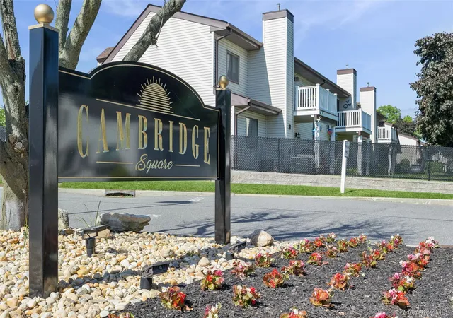 Homes for sale in Babylon, NY | 100 Cambridge Dr #100, Babylon, NY 11726 | MLS# 982565