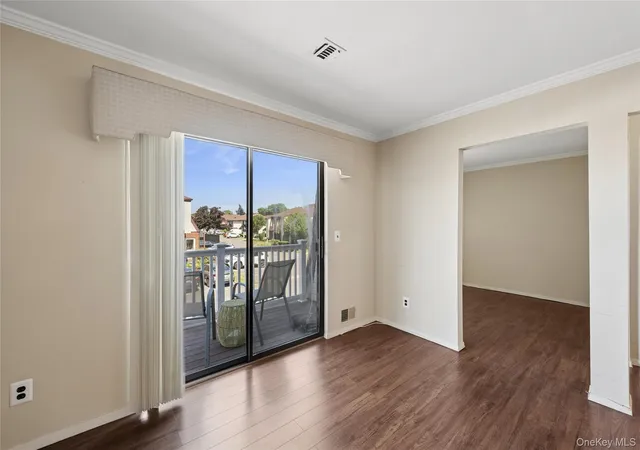 5th image of 100 Cambridge Dr, Babylon, NY 11726