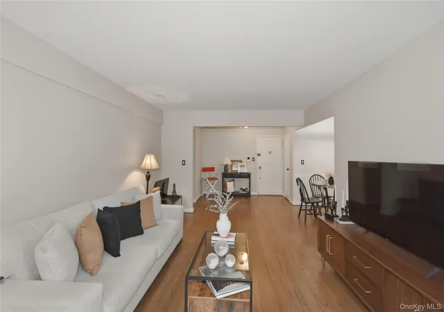 Photo 3 of Sale Pending at 280 Collins Ave #6I, Mount Vernon, NY 10552 | MLS# 982585 | Listing updated on 2026-05-06