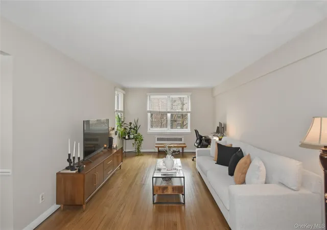 Photo 4 of Sale Pending at 280 Collins Ave #6I, Mount Vernon, NY 10552 | MLS# 982585 | Listing updated on 2026-05-06