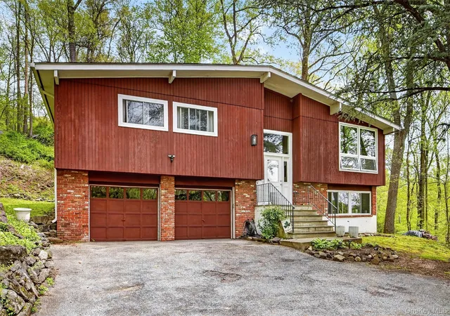 3rd image of 20 John Cava Ln, Cortlandt, NY 10567 | MLS# 982599
