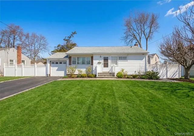 2nd image of 169 Charter Oaks Ave, Brentwood, NY 11717 | MLS# 982620
