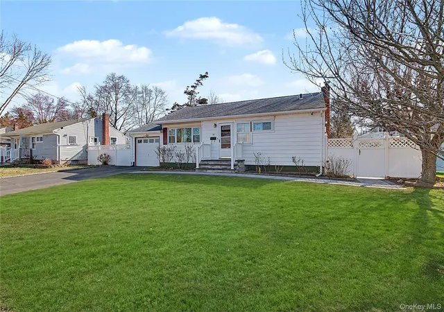 3rd image of 169 Charter Oaks Ave, Brentwood, NY 11717 | MLS# 982620